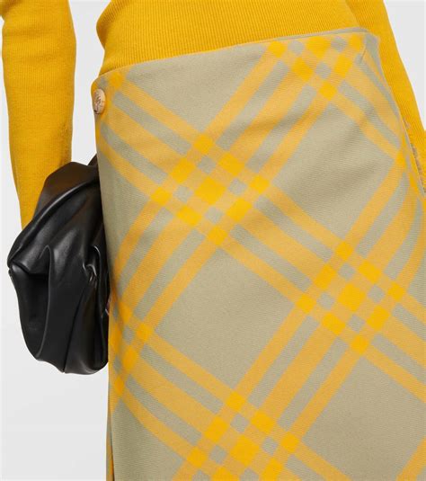 burberry wool blend kilt.